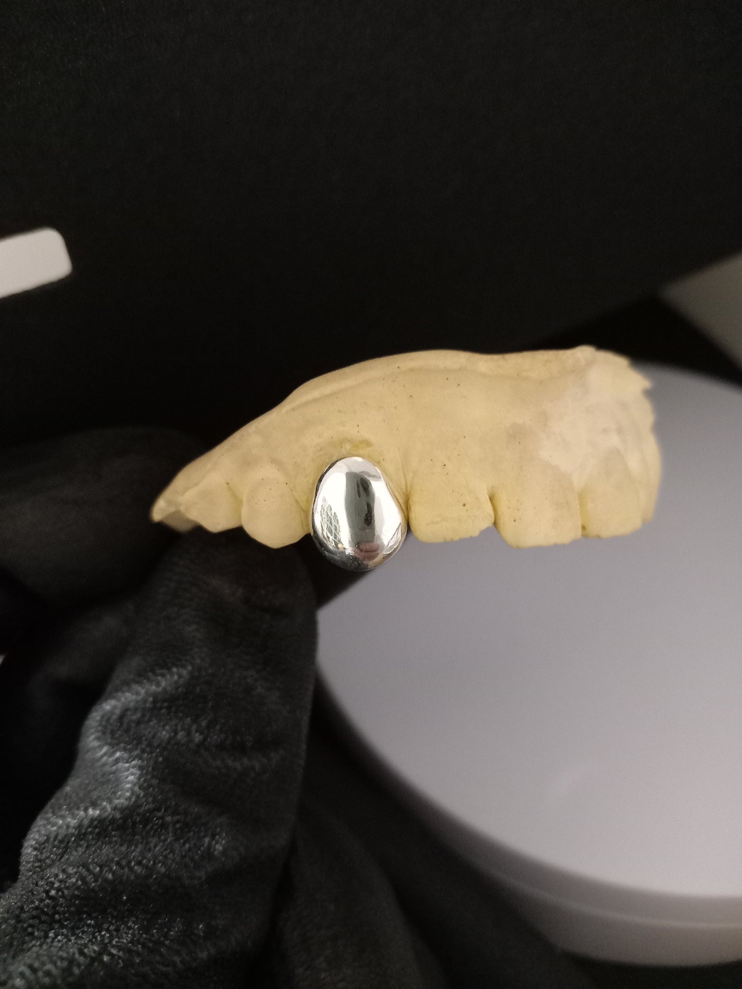 Custom solid cap grillz
