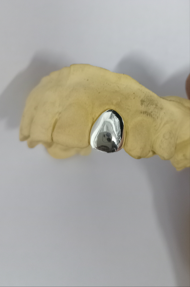 Single silver cap
